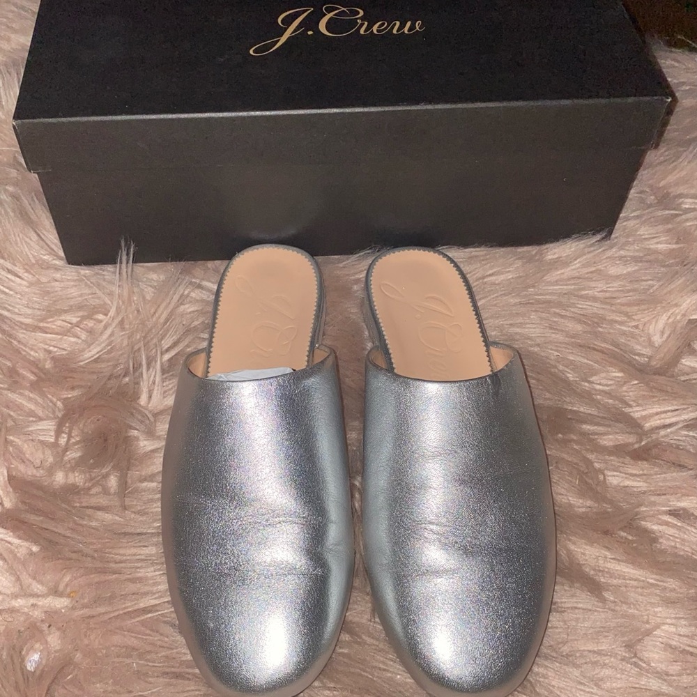 Slip-on mules in metallic leather
